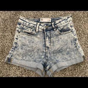 RSQ HIGH WAST SIZE 25 JEAN SHORTS